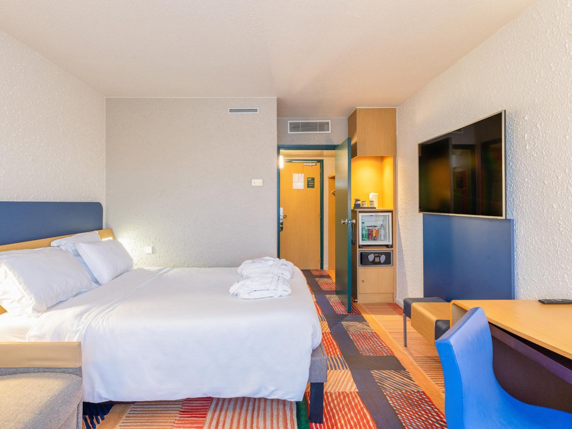 B&B Hotel Lyon Nord 4 Etoiles Дардийи Стая снимка
